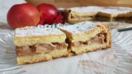 Przepyszna szarlotka krucho-drożdżowa