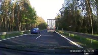 Czołowe zderzenie motocykla z samochodem