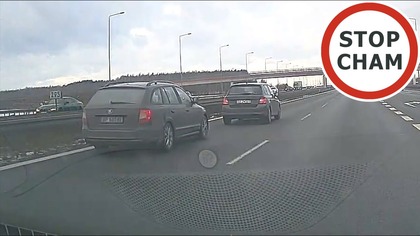 Agresor w skodzie wyhamowuje drugie auto #2129 Wasze Filmy