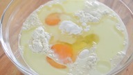 Gofry z bitą śmietaną i truskawkami - Jak zrobić - [Smakowite Dania]