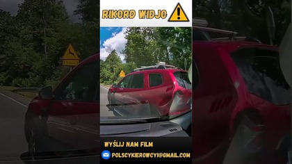 Niebezpieczny manewr na DK87 - Stary Sącz #polska #polscykierowcy #viral #shorts #polskiedrogi