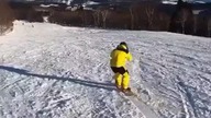 Efektowny trick na snowboardzie