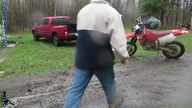 Efektowny załadunek motocrossu na przyczepę