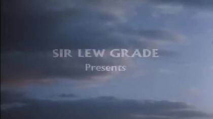 Filmy opowiadające o Jezusie Chrystusie, podobnie zresztą jak całe kino biblijne, cierpią na jedno podstawowe ograniczenie. Nie są w stanie sięgnąć świętości, bez względu na to, jak bardzo ich twórcy by się o to starali. Nie bez powodu drugie przykazanie w starożytnym dekalogu żydowskim odradza tworzenia rzeźb oraz innych podobizn tego, co jest na niebie. Nie dlatego, że się nie da. Pewnie się da, ale jaki tego sens, skoro boskość jest z zasady niedościgniona?