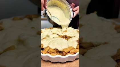 ZAPIEKANKA MAKARONOWA Z MIĘSEM, PESTO I BRSZAMELEM!