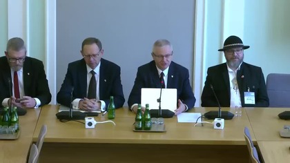 Szanowni Państwo, YouTube nieustannie cenzuruje nasze treści i obcina nam nawet 90% zasięgów, co pozbawia nas możliwości utrzymania naszej działalności. Wobec tego bardzo prosimy o Państwa wsparcie. Jeśli chcą Państwo wspomóc naszą misję walki z systemem, można to zrobić pod poniższymi linkami, LUB UDOSTĘPNIAJĄC po prostu ten materiał!
 https://wolnosc.tv/wsparcie/
 Patronite: https://patronite.pl/wolnosctv
 Wirtualna kawa: https://buycoffee.to/wolnosctv

  Kliknij DZWONEK  i SUBSKRYBUJ kanał, aby być na bieżąco!
https://youtube.com/channel/UCbrkcWVRq0BP75PccSYv-qA?sub_confirmation1
 Więcej na portalu https://wolnosc.tv
 Znajdź nas również na FB:  https://www.facebook.com/WolnosciNiepodlegloscTV
 Oraz Twitterze: https://twitter.com/WolnoscTV
 Wirtualna kawa: https://buycoffee.to/wolnosctv

#konfederacja #braun #sejm