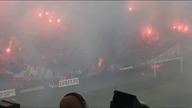 Kibice Wisły Kraków spalają własne flagi