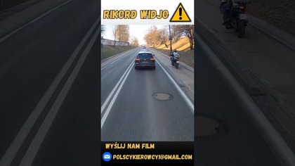 Jazda motocyklem po chodniku - omijanie korka #polscykierowcy #polskiedrogi #policja #motoryzacja