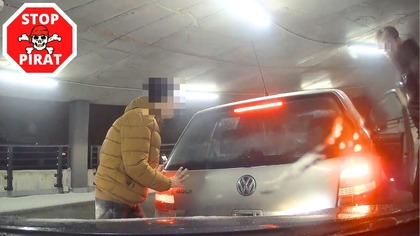 Kolizja na wzniesieniu w parkingu podziemnym.  STOP PIRAT
