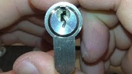 Jak otworzyć zamek bez klucza? Znaleziona wkładka No Name, wytrych, patroszenie, #Lockpicking