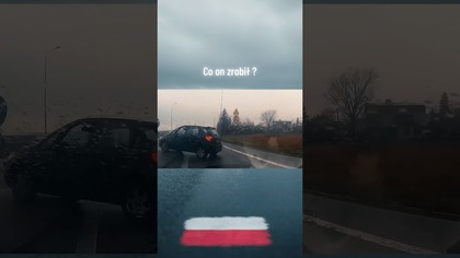  Sekunda i ląduje NA ZNAKU! #poślizg #wypadek #zimadrogowa #dangerousDriving 