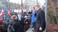 Roman Giertych rozkręca imprezę na marszu KOD