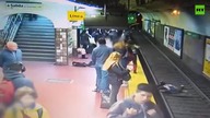 Mężczyzna mdleje na stacji metra
