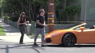 Kobieta i Lamborghini