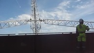Zapalanie pochodni na platformie wiertniczej
