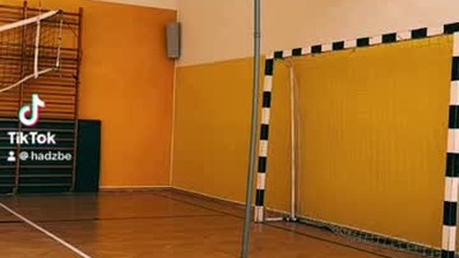 Stary dziad próbuje skakać z 1 nogi #shorts #wyskok #trening