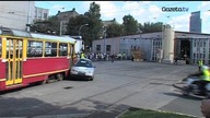 Tramwaj miażdży samochód! Zobacz co zostalo z auta!