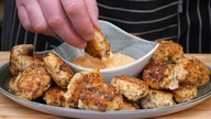 Delikatne kotleciki frikadelle z sosem chilimayo / Oddaszfartucha