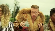 MACKLEMORE & RYAN LEWIS - THRIFT SHOP FEAT. WANZ (OFFICIAL VIDEO) 