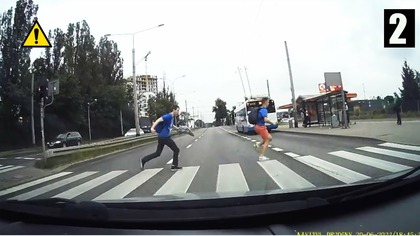 Dzieci wybiegły ze szkoły