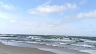 Sztormowo w Sarbinowie! Czerwona flaga na plaży strzeżonej przez WOPR! Grzywacze!