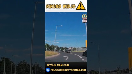 Agresywne zawracanie na rondzie - BMW #bmw #polscykierowcy #rikordwidjo #polskiedrogi #dashcam