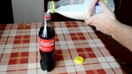 Coke mixed with Milk Experiment - Kola ve Süt Karıştırılırsa Ne Olur?