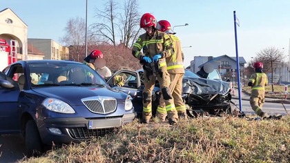 Wypadek na skrzyżowaniu Piekarskiej i Działkowej.  Młoda kobieta w szpitalu