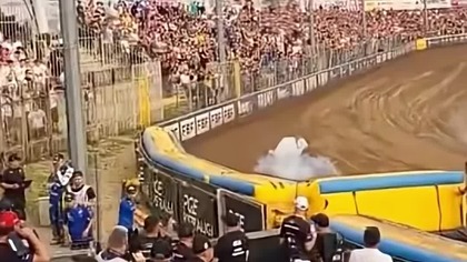 DRAMAT NA MECZU ŻUŻLOWYM!#shorts #speedway