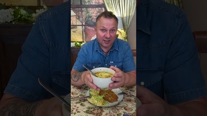 Odwiedziłem restaurację Caro w Mielnie i zjadłem dwudaniowy obiad za 42 zł. W zestawie był rosół oraz kotlet schabowy z ziemniakami i surówką.
Prosto, domowo i solidnie klasyka nad morzem!