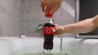Co cię stanie jeśli otworzysz Colę pod wodą?