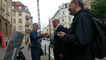 Wyjście ministranta z więzienia i jego gorąca przemowa do sekty