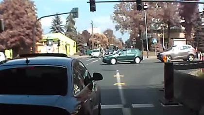 Autobus nie zmieścił się pod wiaduktem