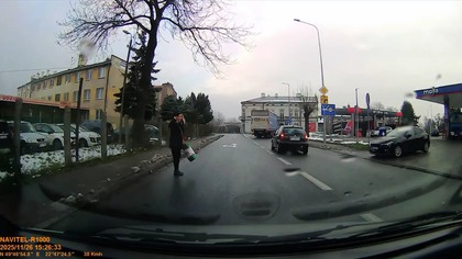 PIESZA WCHODZI POD KOŁA