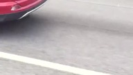 Oto czego nie robić kiedy przebijesz oponę na autostradzie