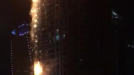 Nocny pożar drapacza chmur w Dubaju