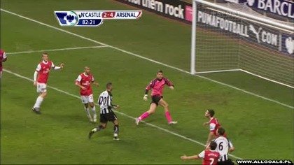 Premier League sezon 2010/2011 Newcastle - Arsenal 3-4 Joey Barton