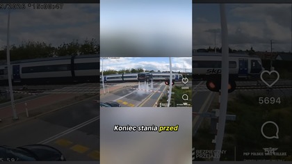 Czy to w ogóle możliwe? Tesla w powietrzu  #tesla #ciekawostki #shorts