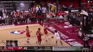 Greg Brown III zrobił to ZNÓW! Wsad POD NOGĄ w meczu NBA!