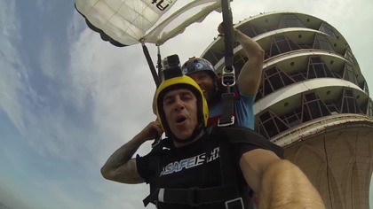 Niesamowite BASE jumping 