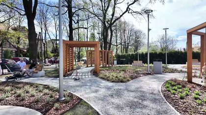 Skwer św.  Teresy w Dąbrowie Narodowej