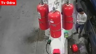 LiveLeak - Arsonist starts fire at Staten Island gas station