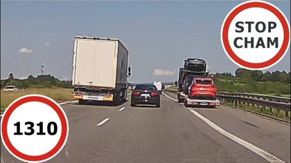 Niebezpieczne i chamskie sytuacje na drogach. Kompilacje nagrań z polskich dróg. Masz ciekawy film wyślij go nam. Duże pliki możesz wysyłać za pomocą www.wetransfer.com Dołącz do grupy na Facebooku https://www.facebook.com/groups/stopcham  (Publikacja w grupie to nie zgłoszenie do kompilacji)