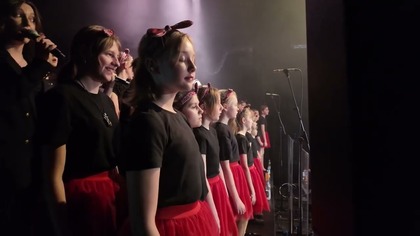 Zadyrygowani w koncercie na Dzień Matki.  Na widowni sławny kompozytor.  Co sądzi o Zadyrygowanych?