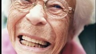 Babcia władzia lanie w banie
