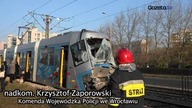 Policja we Wrocławiu: Na dwa stojące tramwaje najechał trzeci. Ponad dwadzieścia osób rannych