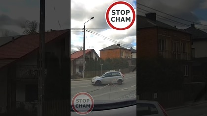 Auto spada z nasypu ...