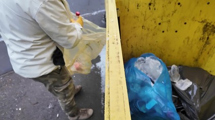 Butelki z kaucją w ŚMIETNIKACH ZOBACZ ILE zarobiłem