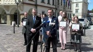 Grzegorz Braun BRONI przed DYKSRYMINACJĄ i segregacją SANITARNĄ Rzeszowian!