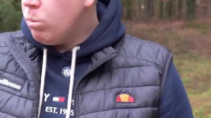 Pierwsze gryzienie chipsa i szokująca reakcja na smak i pianę w ustach